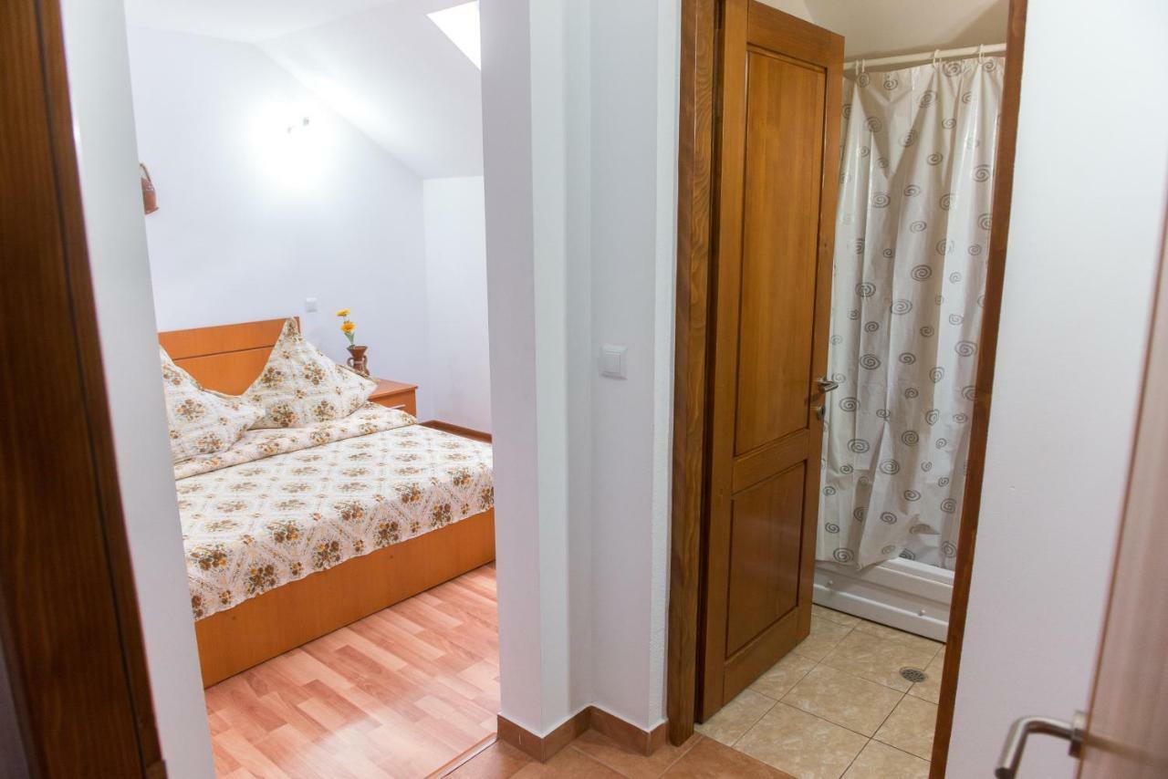 Casa Andreea Hotel Sucevita Exterior photo